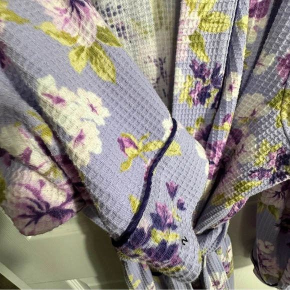 Size large Charter Club waffle bathrobe, attached belt - Picture 5 of 11